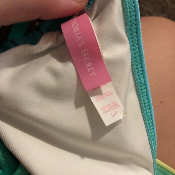 Victoria’s Secret bikini - Picture 3 of 3